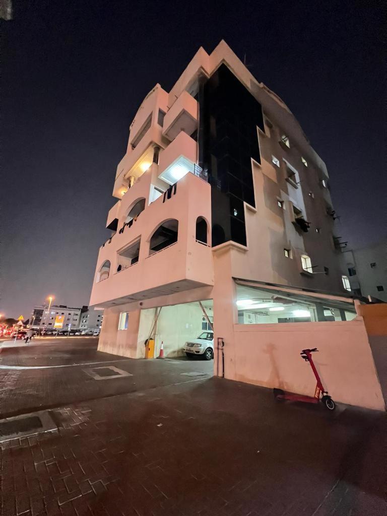 Sky Hostel Дубай Экстерьер фото
