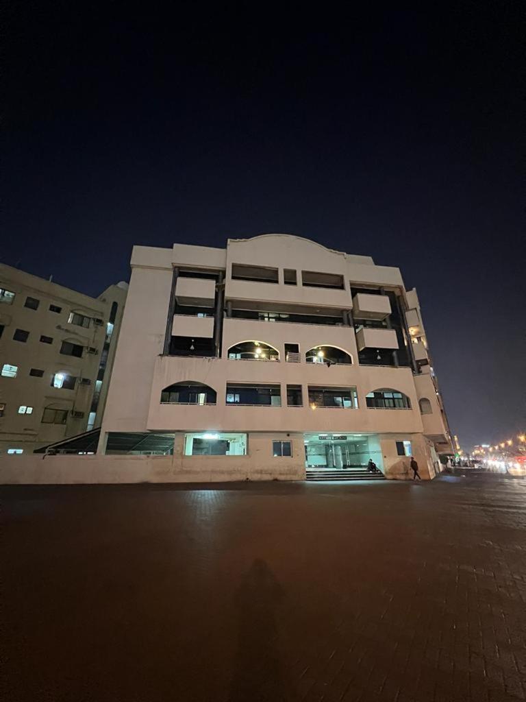 Sky Hostel Дубай Экстерьер фото
